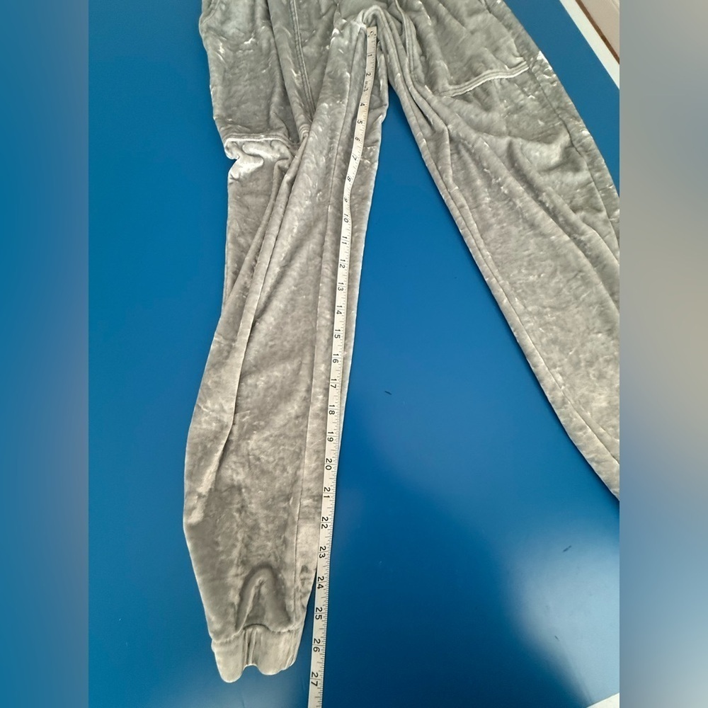 Heroine Sport Jogger/Tank Set. Like New Condition. Size XS - Picture 9 of 12